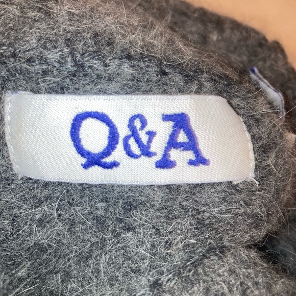 Q&A Lambs wool and Angora rabbit fur Sweater - Picture 4 of 5